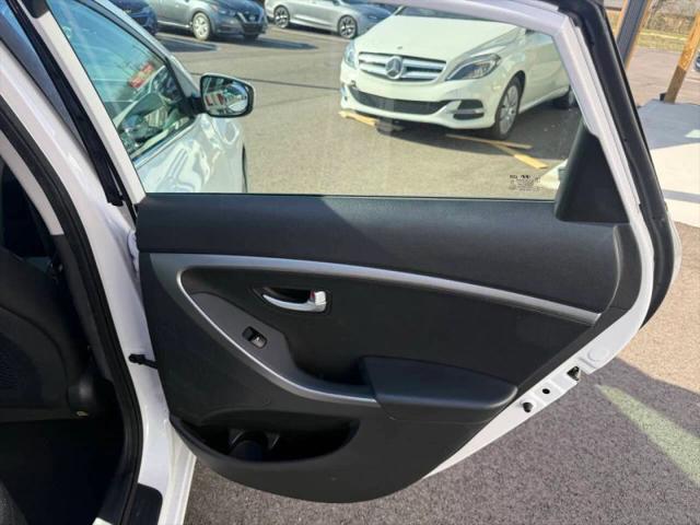 2017 Hyundai Elantra GT Base
