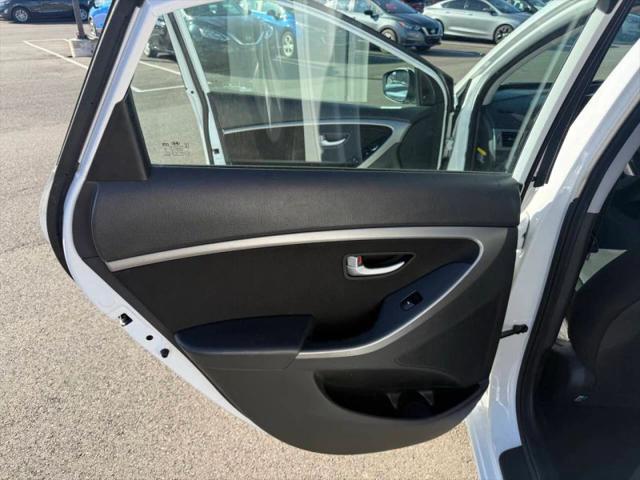 2017 Hyundai Elantra GT Base