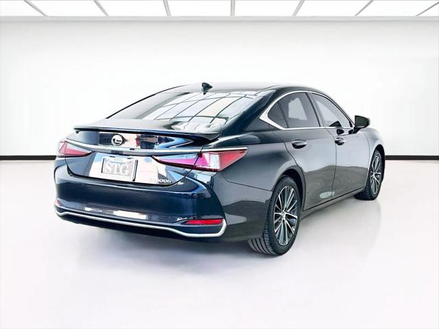 2025 Lexus ES 300h 300h