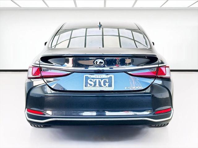 2025 Lexus ES 300h 300h