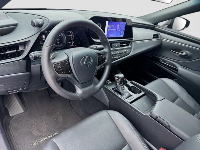 2025 Lexus ES 300h 300h