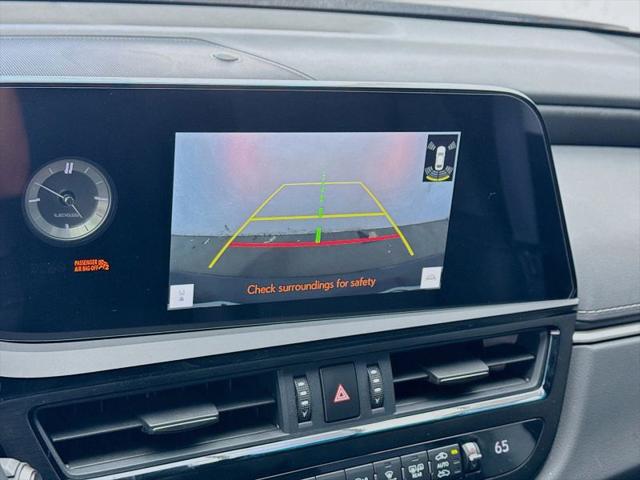 2025 Lexus ES 300h 300h