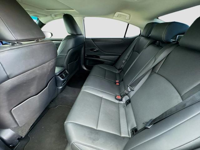 2025 Lexus ES 300h 300h