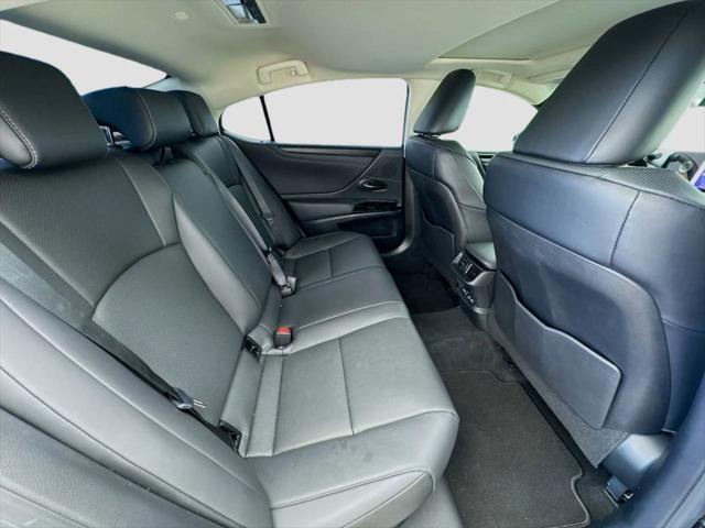 2025 Lexus ES 300h 300h