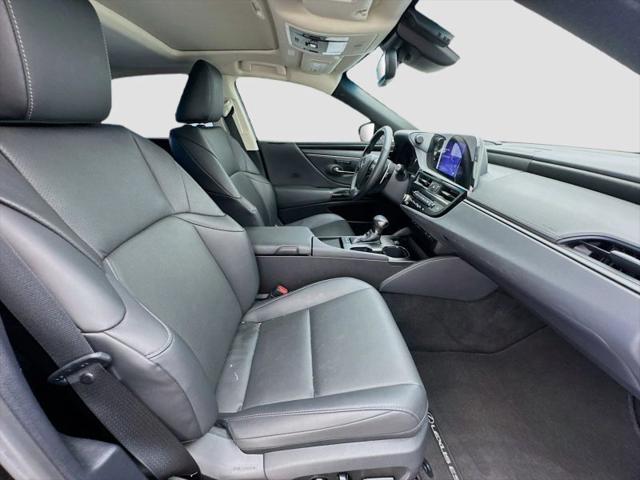 2025 Lexus ES 300h 300h