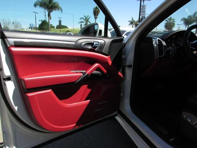 2016 Porsche Cayenne GTS