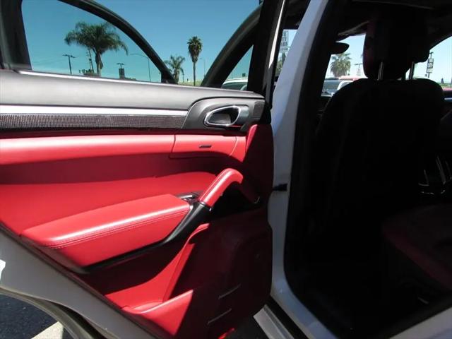 2016 Porsche Cayenne GTS
