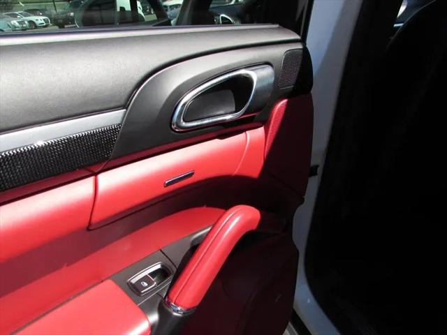 2016 Porsche Cayenne GTS