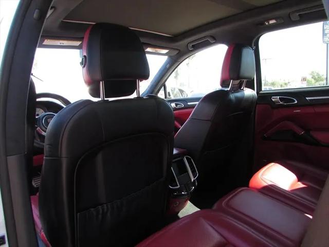 2016 Porsche Cayenne GTS