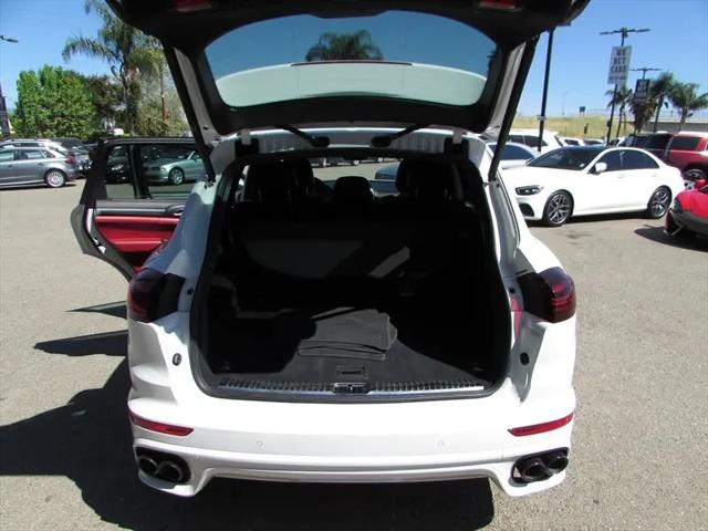 2016 Porsche Cayenne GTS