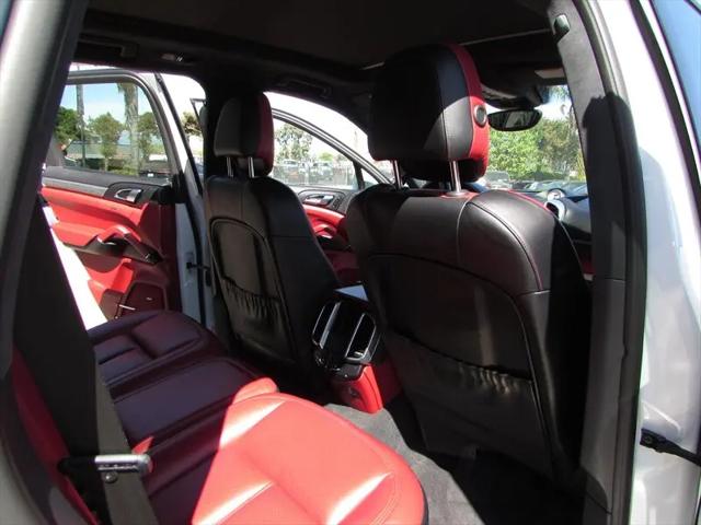 2016 Porsche Cayenne GTS