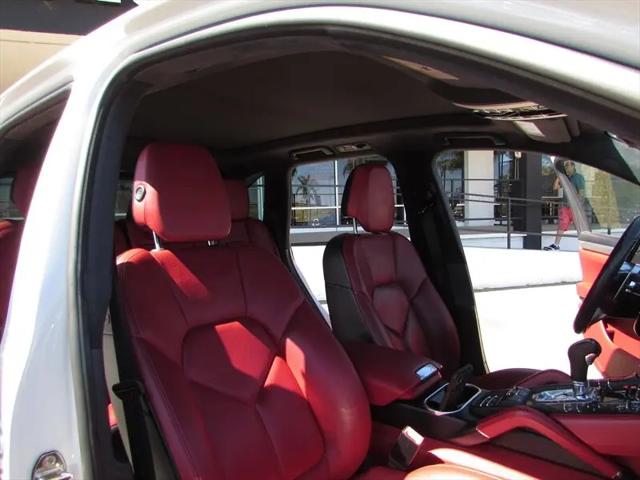 2016 Porsche Cayenne GTS