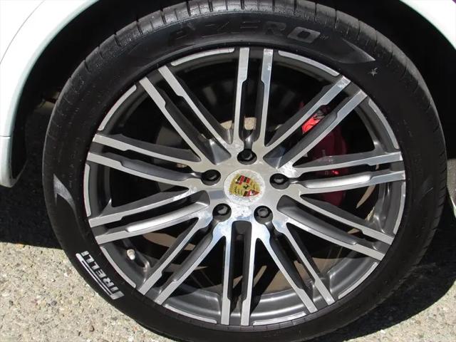 2016 Porsche Cayenne GTS