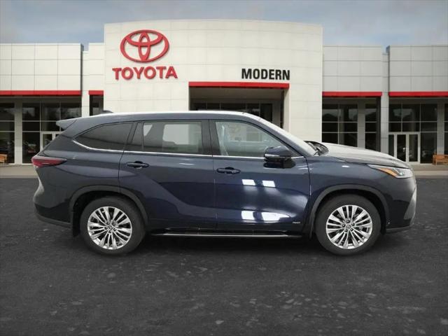 2026 Toyota Highlander Hybrid Platinum