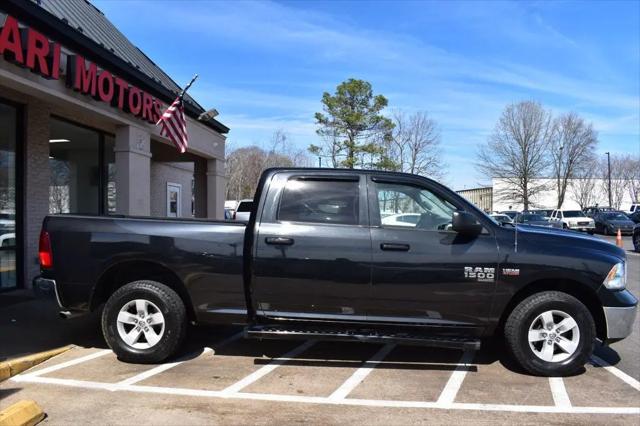 2019 Ram 1500 Classic SLT Crew Cab 4x4 6'4" Box
