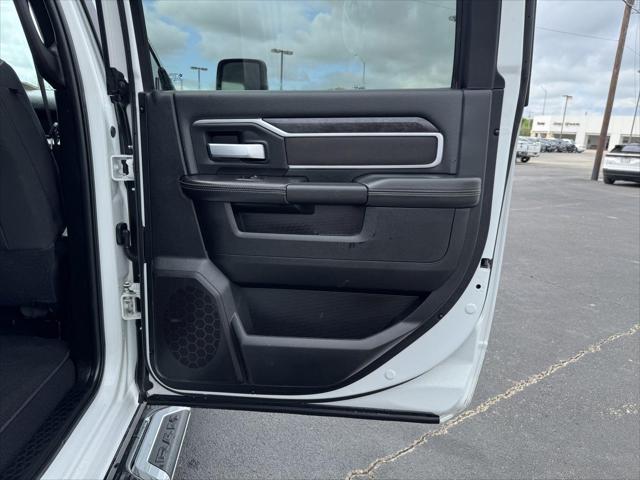 2024 Ram 3500 Big Horn Crew Cab 4x4 8' Box