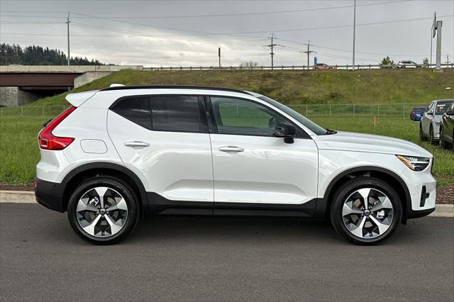 2026 Volvo XC40 Plus, B5 AWD Gas (mild hybrid), Dark