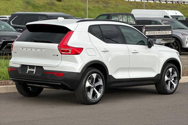 2026 Volvo XC40 Plus, B5 AWD Gas (mild hybrid), Dark