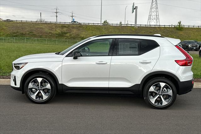 2026 Volvo XC40 Plus, B5 AWD Gas (mild hybrid), Dark