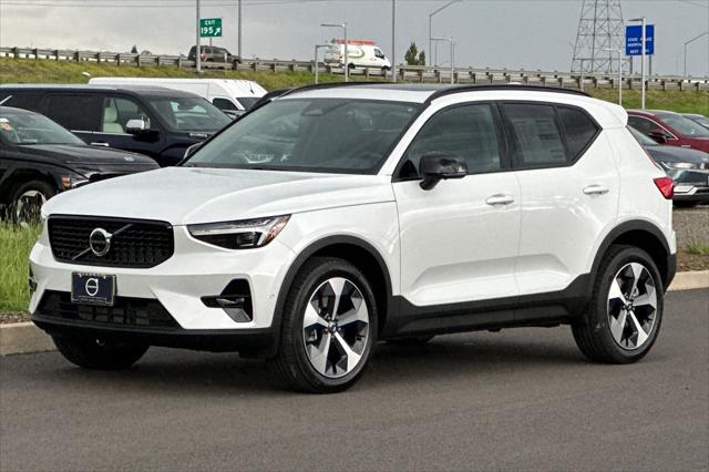 2026 Volvo XC40 Plus, B5 AWD Gas (mild hybrid), Dark
