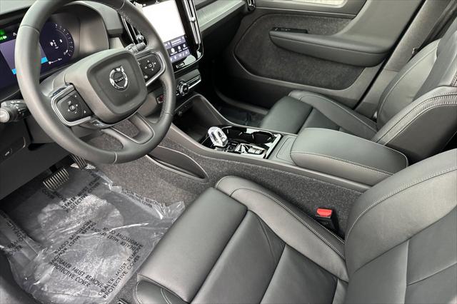 2026 Volvo XC40 Plus, B5 AWD Gas (mild hybrid), Dark