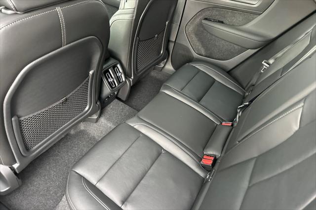 2026 Volvo XC40 Plus, B5 AWD Gas (mild hybrid), Dark