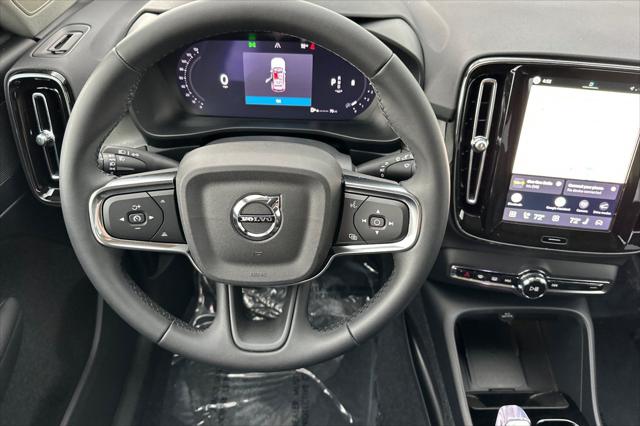 2026 Volvo XC40 Plus, B5 AWD Gas (mild hybrid), Dark