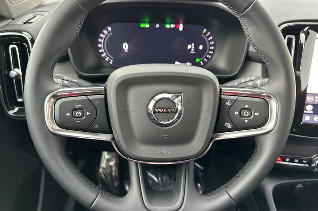 2026 Volvo XC40 Plus, B5 AWD Gas (mild hybrid), Dark