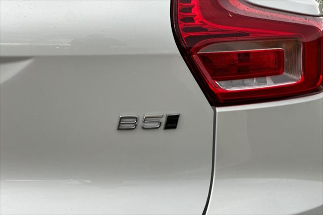 2026 Volvo XC40 Plus, B5 AWD Gas (mild hybrid), Dark