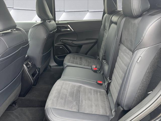 2025 Mitsubishi Outlander Unknown