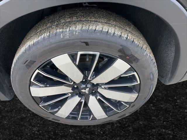 2025 Mitsubishi Outlander Unknown