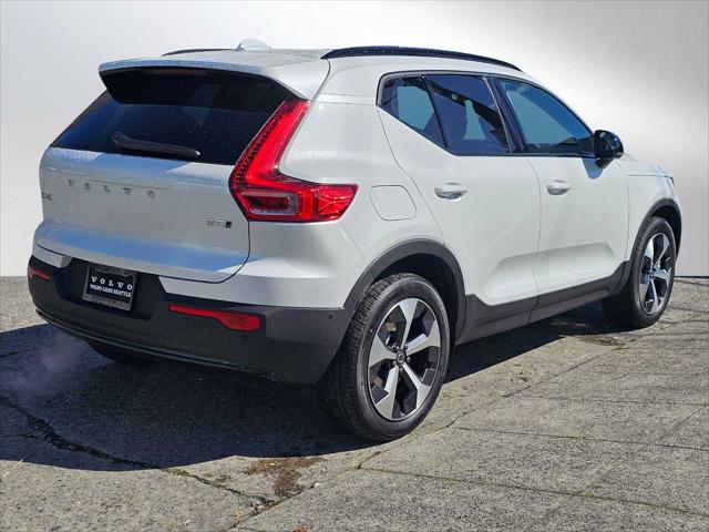 2026 Volvo XC40 Plus, B5 AWD Gas (mild hybrid), Dark