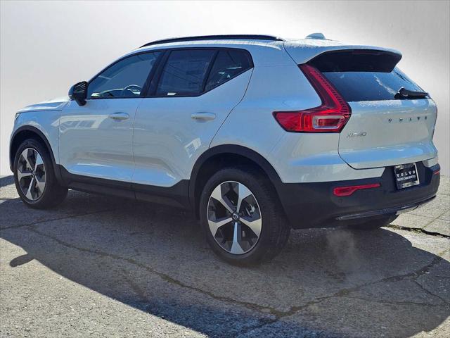 2026 Volvo XC40 Plus, B5 AWD Gas (mild hybrid), Dark