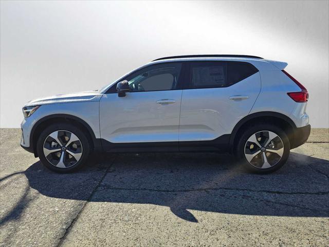 2026 Volvo XC40 Plus, B5 AWD Gas (mild hybrid), Dark