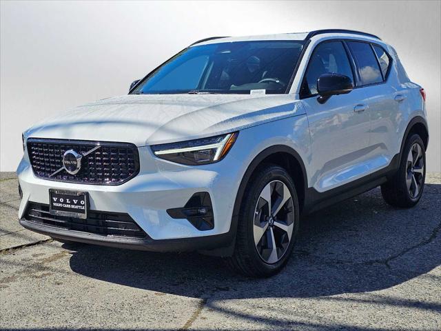 2026 Volvo XC40 Plus, B5 AWD Gas (mild hybrid), Dark