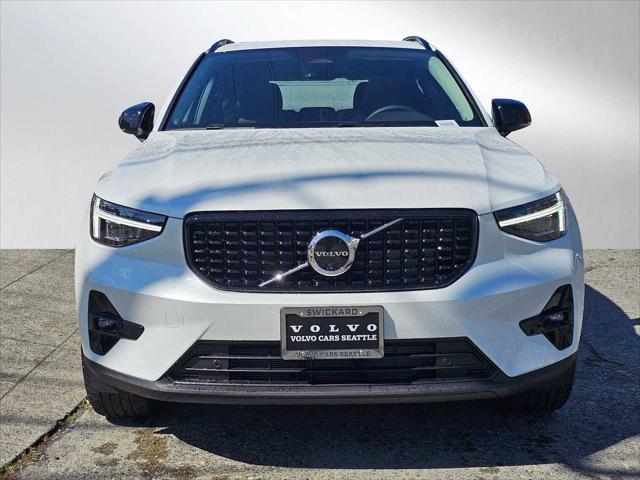 2026 Volvo XC40 Plus, B5 AWD Gas (mild hybrid), Dark