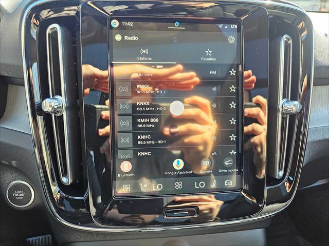 2026 Volvo XC40 Plus, B5 AWD Gas (mild hybrid), Dark