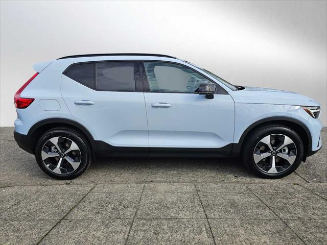 2026 Volvo XC40 Plus, B5 AWD Gas (mild hybrid), Dark