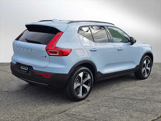 2026 Volvo XC40 Plus, B5 AWD Gas (mild hybrid), Dark