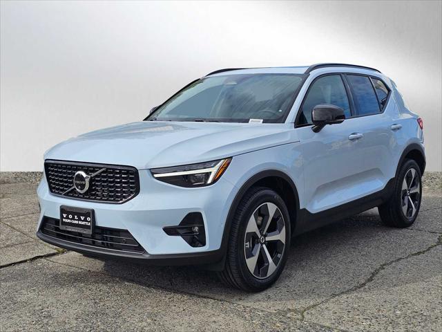 2026 Volvo XC40 Plus, B5 AWD Gas (mild hybrid), Dark