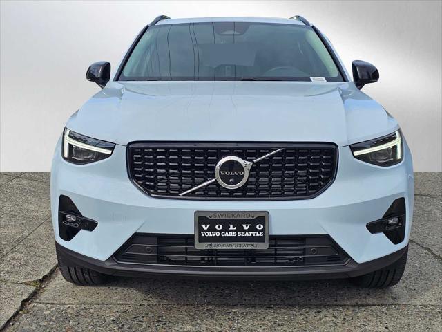2026 Volvo XC40 Plus, B5 AWD Gas (mild hybrid), Dark