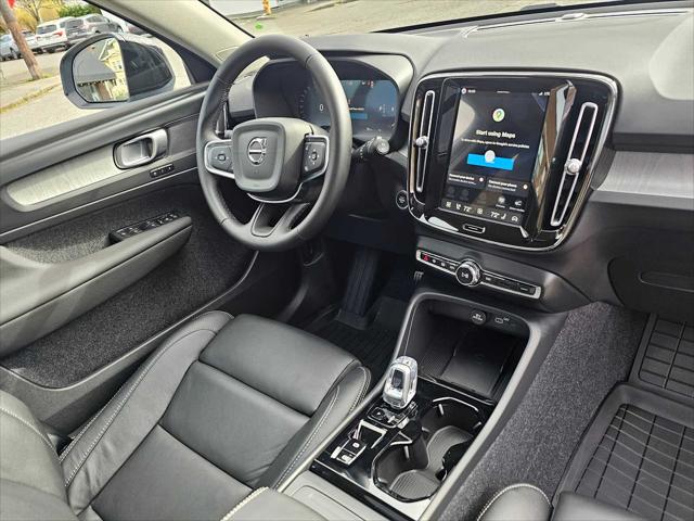 2026 Volvo XC40 Plus, B5 AWD Gas (mild hybrid), Dark