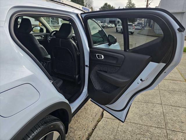 2026 Volvo XC40 Plus, B5 AWD Gas (mild hybrid), Dark
