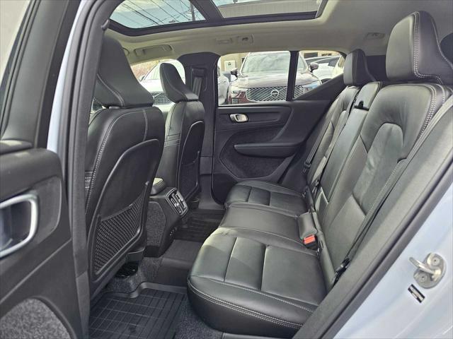 2026 Volvo XC40 Plus, B5 AWD Gas (mild hybrid), Dark