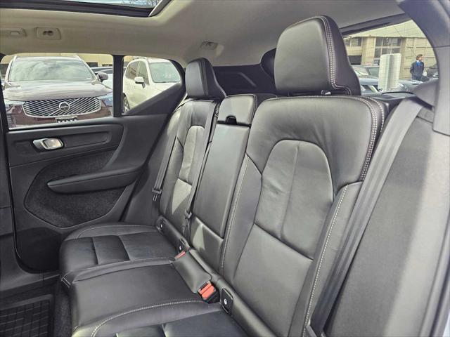 2026 Volvo XC40 Plus, B5 AWD Gas (mild hybrid), Dark