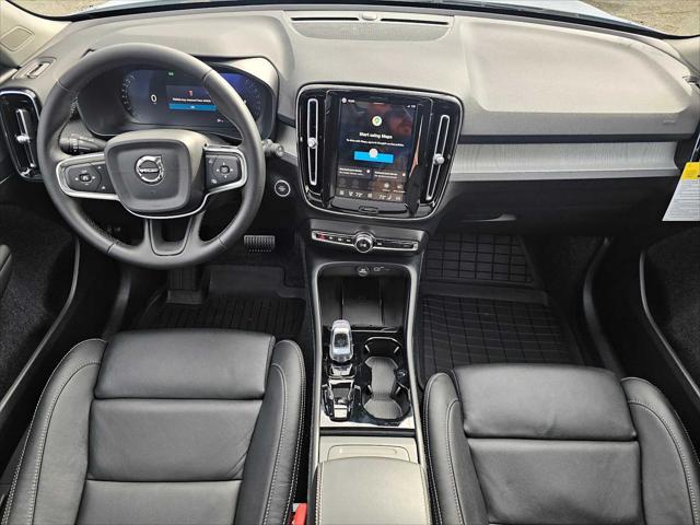 2026 Volvo XC40 Plus, B5 AWD Gas (mild hybrid), Dark