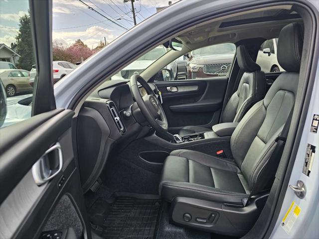 2026 Volvo XC40 Plus, B5 AWD Gas (mild hybrid), Dark