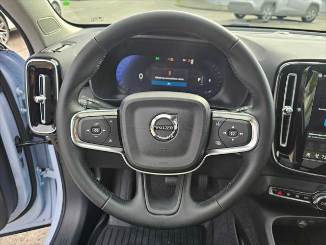 2026 Volvo XC40 Plus, B5 AWD Gas (mild hybrid), Dark