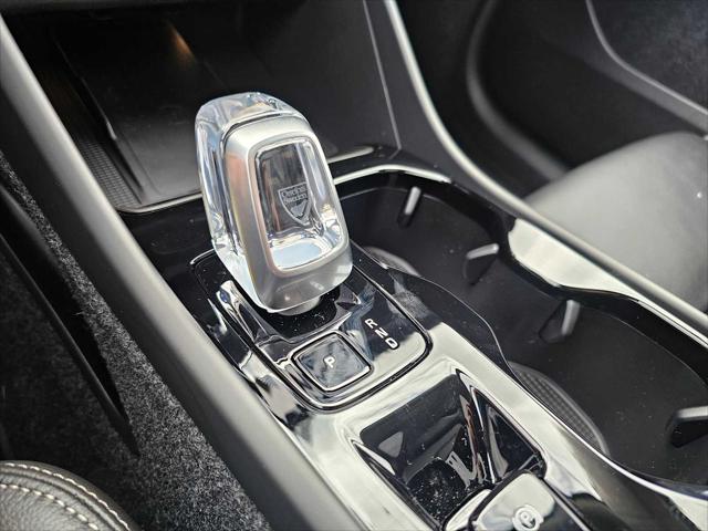 2026 Volvo XC40 Plus, B5 AWD Gas (mild hybrid), Dark
