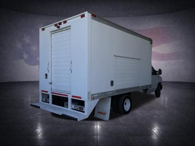 2013 Ford E-450 Cutaway Base